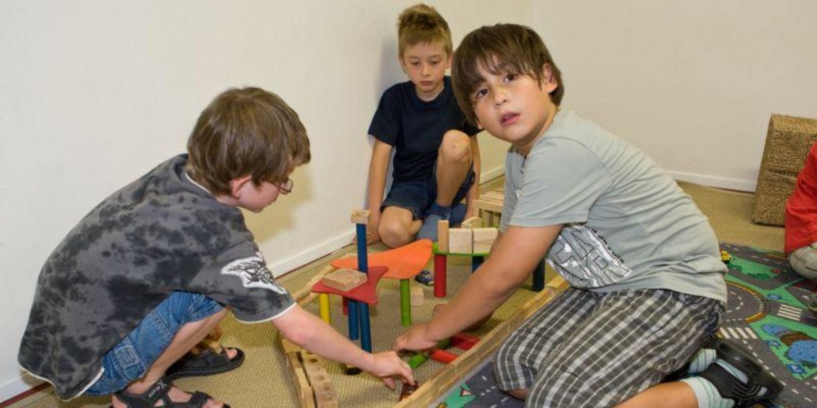 Schulkindbetreuung Bild von spielenden Kindern